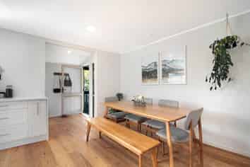 27 Bethells Road, Waitakere