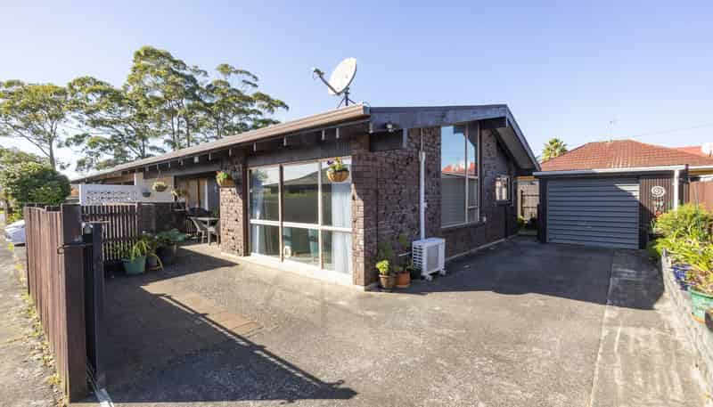 2/135 Parrs Cross Road, Glen Eden