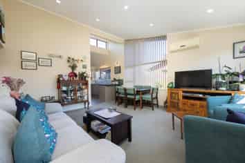 2/135 Parrs Cross Road, Glen Eden