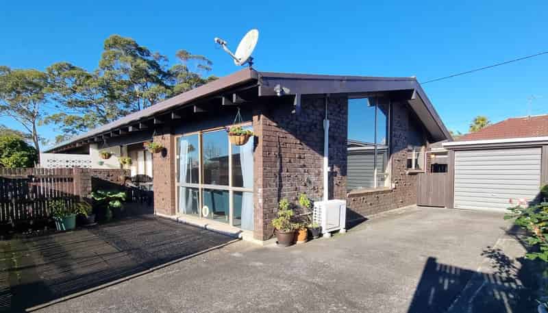 2/135 Parrs Cross Road, Glen Eden