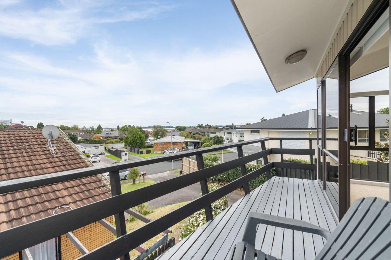 Fully Refurbished with Elevated Vistas - Поглед 2