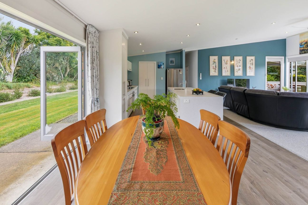 Riverview Suntrap with Separate Cottage - Bild 6