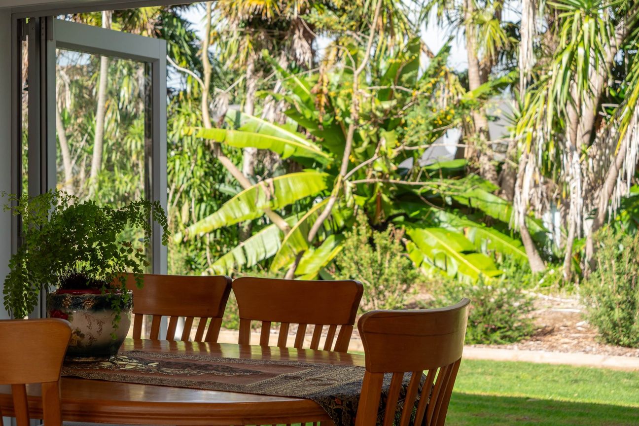Riverview Suntrap with Separate Cottage - Fler