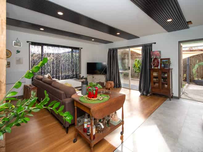 2/44 Shakespeare Road, Waltham