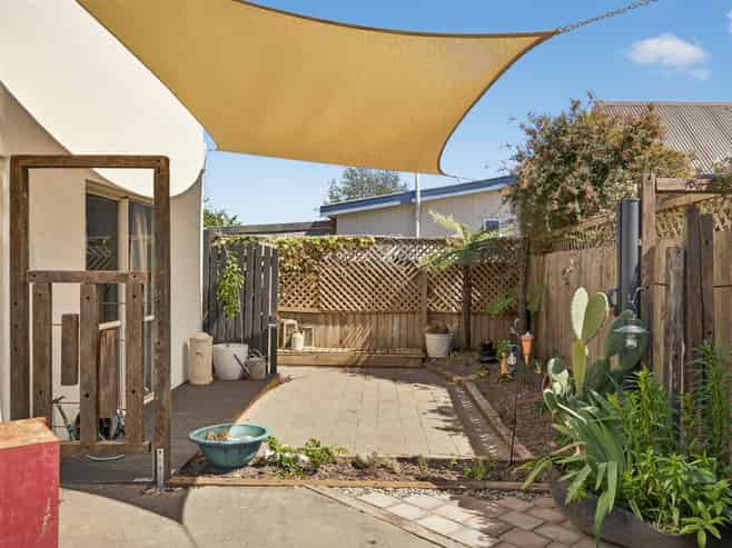 2/44 Shakespeare Road, Waltham