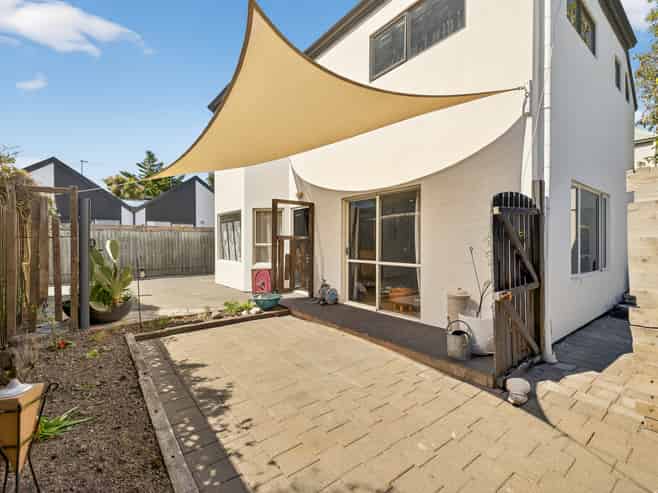 2/44 Shakespeare Road, Waltham