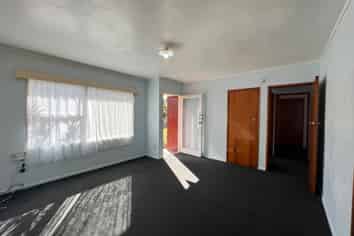 2/7 Thompson Street, Mangere East