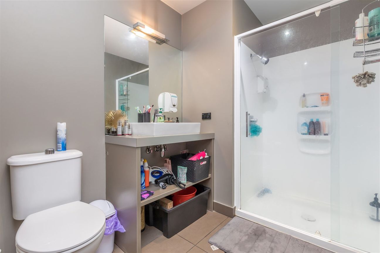 Sharp Price - Best Value in the Building! - Więcej