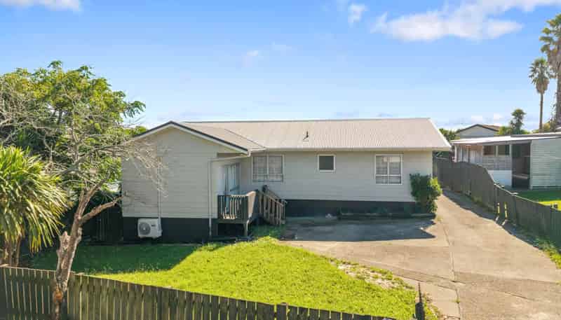 4 Aden Place, Clendon Park