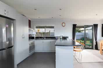 300A Park Road South, Akina