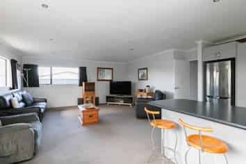 300A Park Road South, Akina