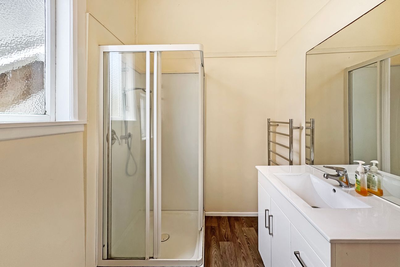 Dual Income/Prime City-Fringe Investment - Vista 5