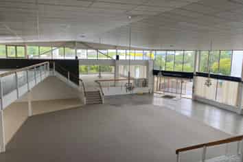 LARGE FORMAT RETAIL IN LINK DRIVE