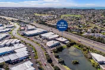 LARGE FORMAT RETAIL IN LINK DRIVE