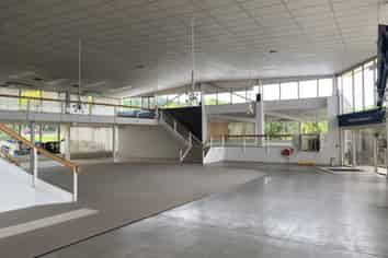LARGE FORMAT RETAIL IN LINK DRIVE