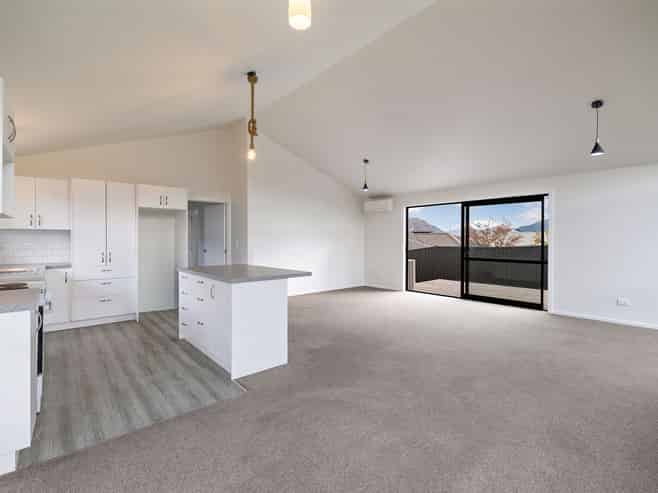 35 Risinghurst Terrace, Lower Shotover