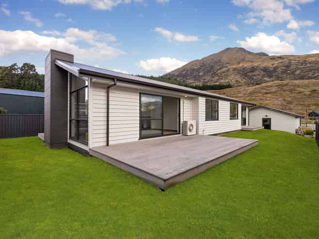 35 Risinghurst Terrace, Lower Shotover