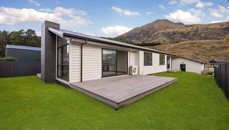 35 Risinghurst Terrace, Lower Shotover