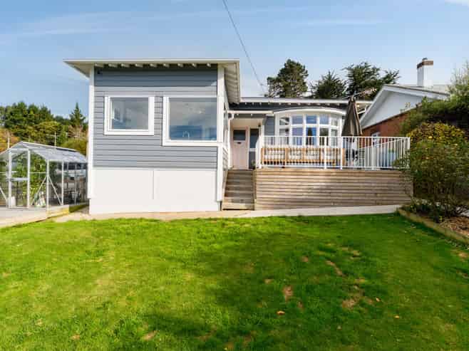 25 Thoreau Street, CONCORD