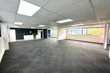 BIRKENHEAD BEAUTY - PRIME, BRIGHT OFFICE

