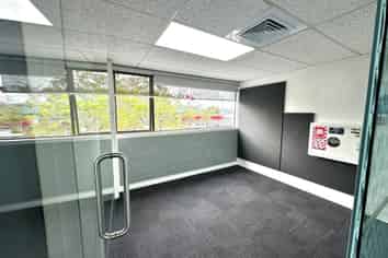BIRKENHEAD BEAUTY - PRIME, BRIGHT OFFICE
