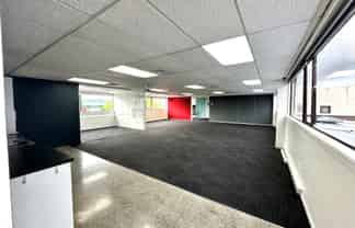 BIRKENHEAD BEAUTY - PRIME, BRIGHT OFFICE
