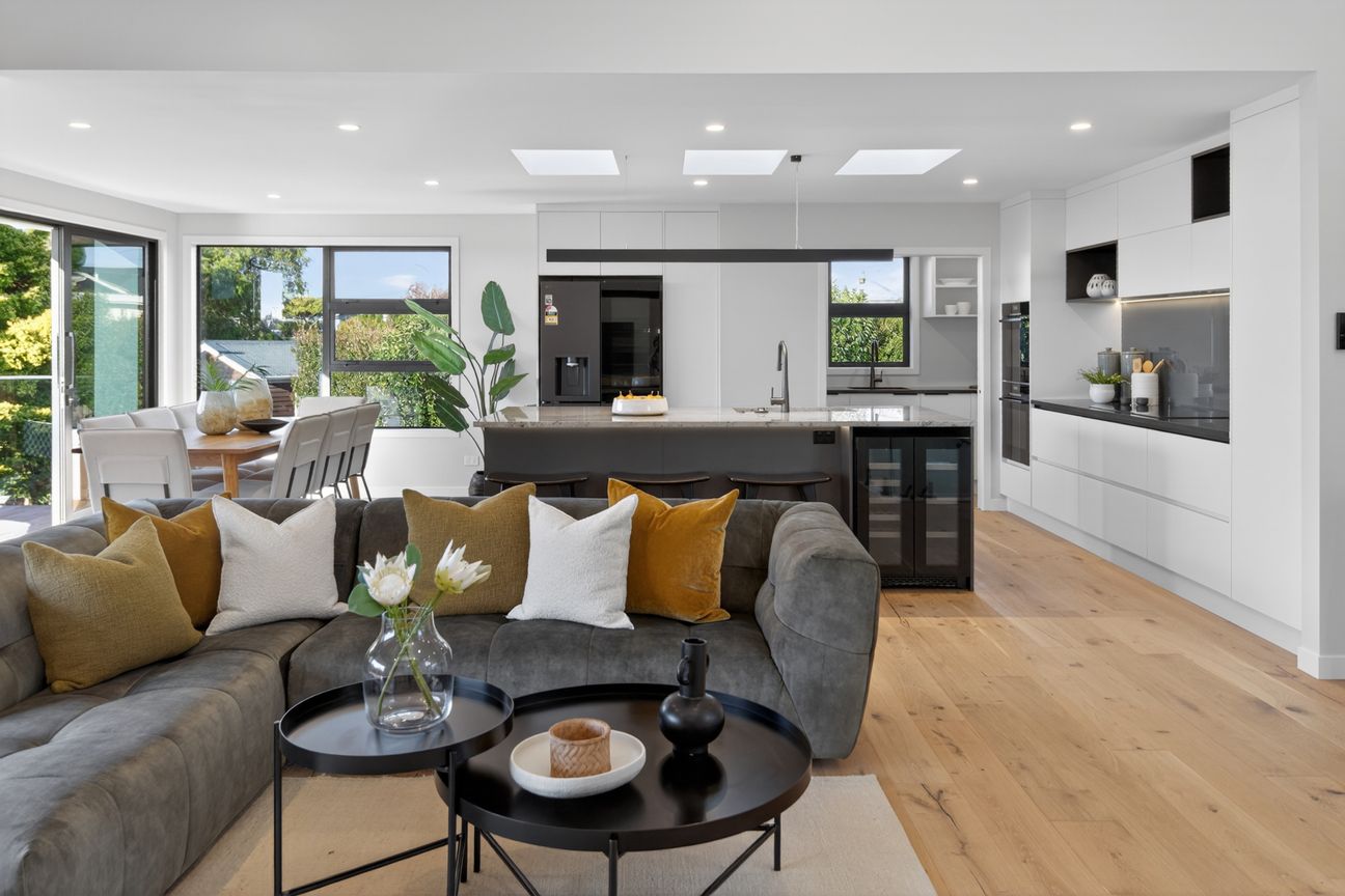 A New Benchmark for Modern Living in Mellons Bay - Więcej
