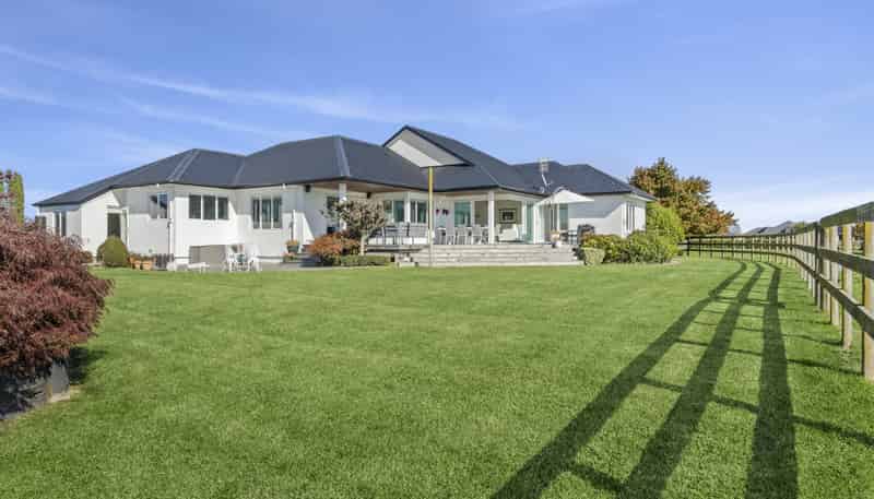 397 Grasslands Drive, Cambridge