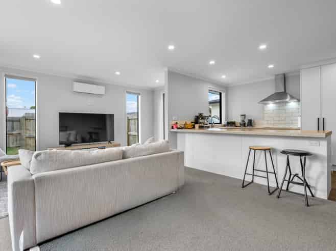 99B Bruce Avenue, Glenview