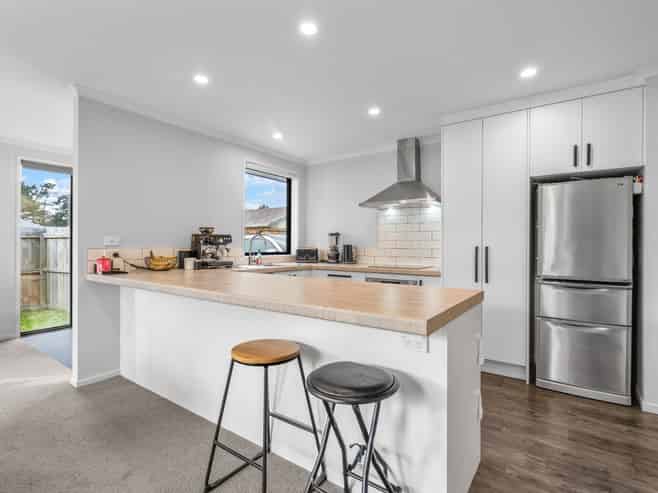 99B Bruce Avenue, Glenview