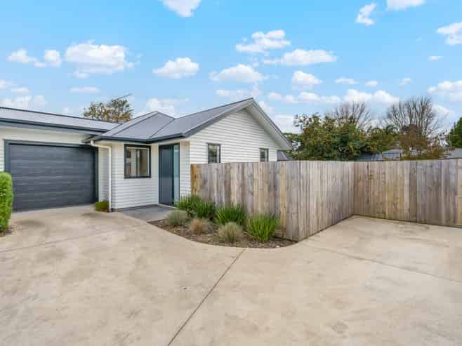 99B Bruce Avenue, Glenview