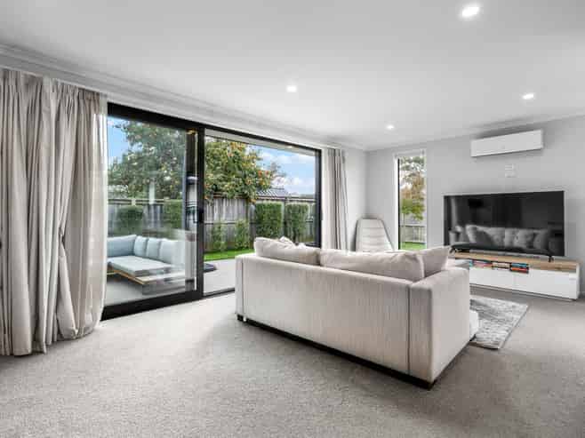 99B Bruce Avenue, Glenview