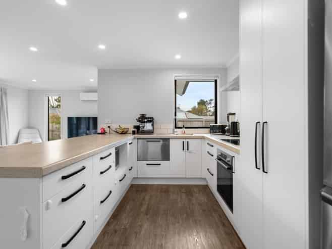 99B Bruce Avenue, Glenview