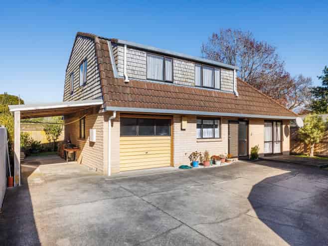 2A Bristol Crescent, Roslyn