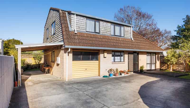 2A Bristol Crescent, Roslyn