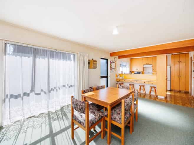 2A Bristol Crescent, Roslyn