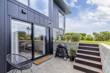 14 Alexandra Road, Roseneath