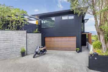 14 Alexandra Road, Roseneath