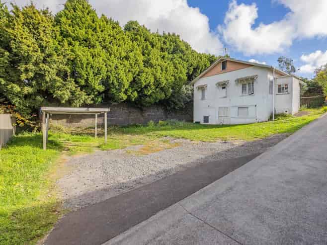 66 St Andrews Road, Epsom