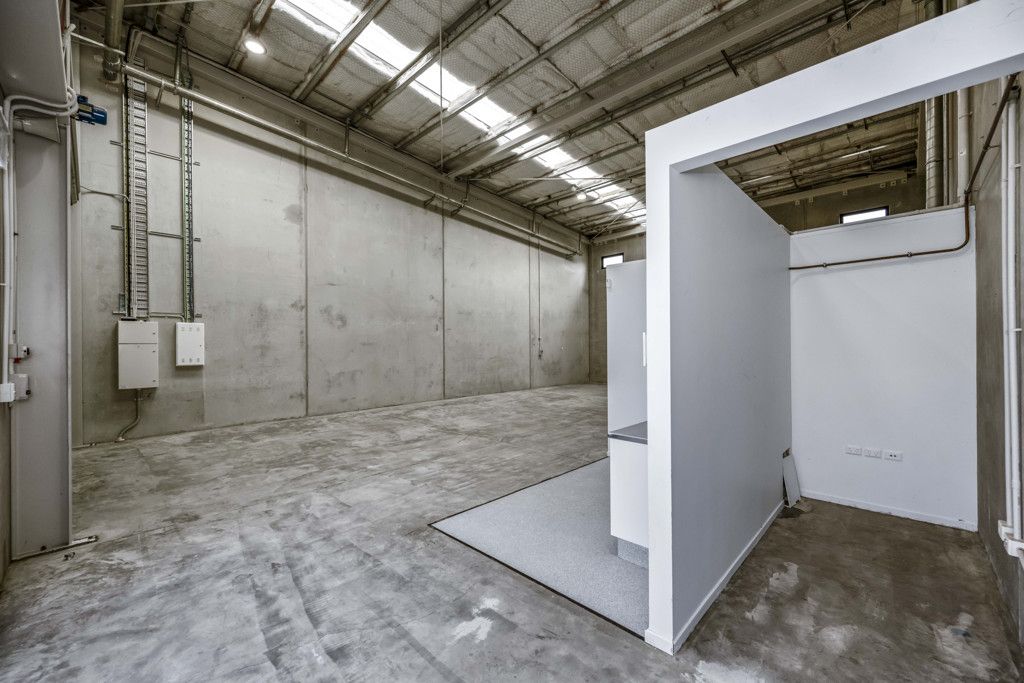 Versatile Industrial Warehouse - Vista 5