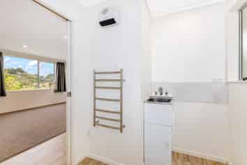 7b Venus Place , Whitby