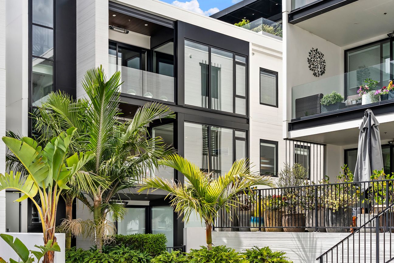 A STEP ABOVE THE REST AT BEACH AND CAVALLI - Widok 4