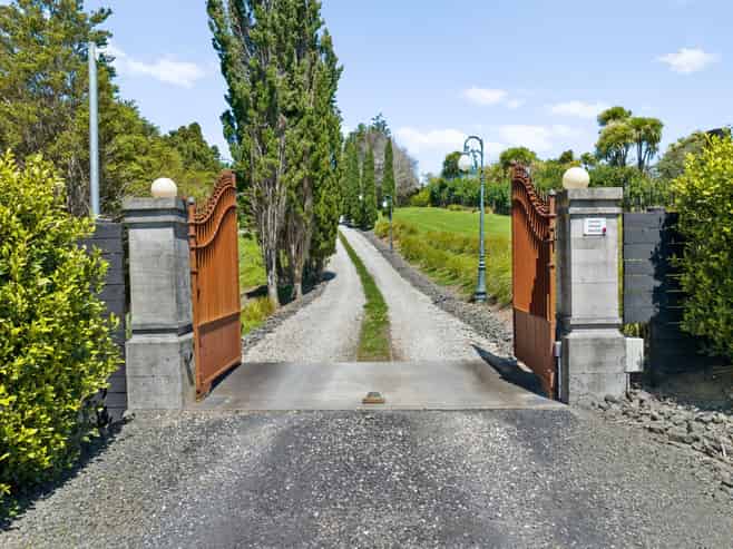 909 Old North Road, Waimauku