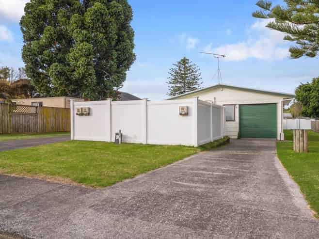 3 Shepherds Road, Papakura