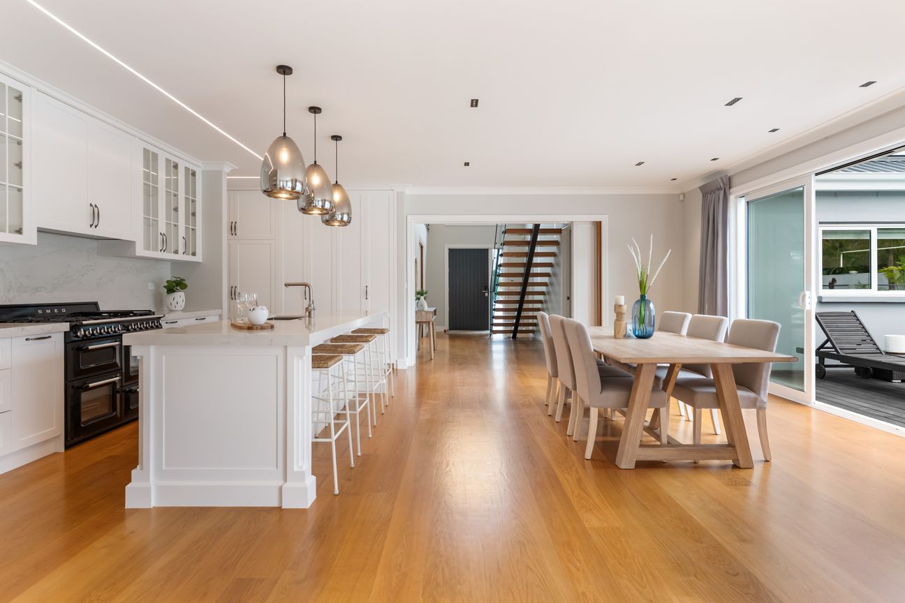 Luxury Home & Income Living by the water! - Aanzicht 4