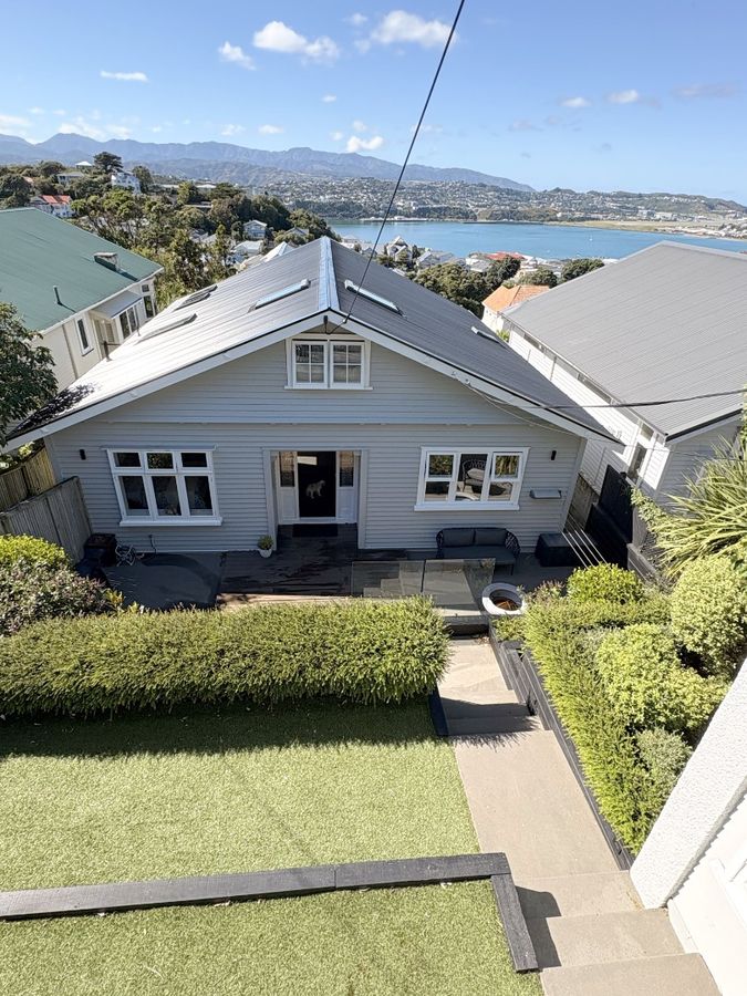 Spacious Renovated Home with Flexible Living, Hataitai