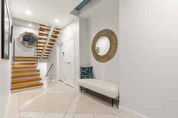 2/285 Bleakhouse Road, Mellons Bay