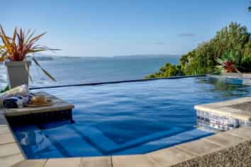 2/285 Bleakhouse Road, Mellons Bay