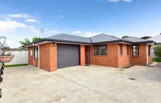 19 Landmark Court, Huntington