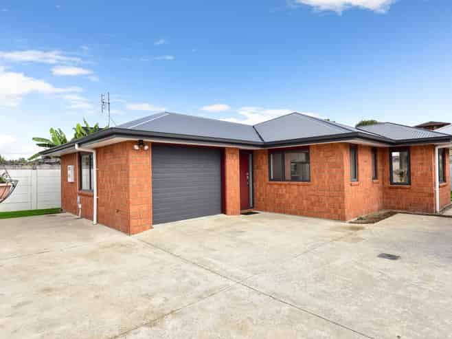 19 Landmark Court, Huntington